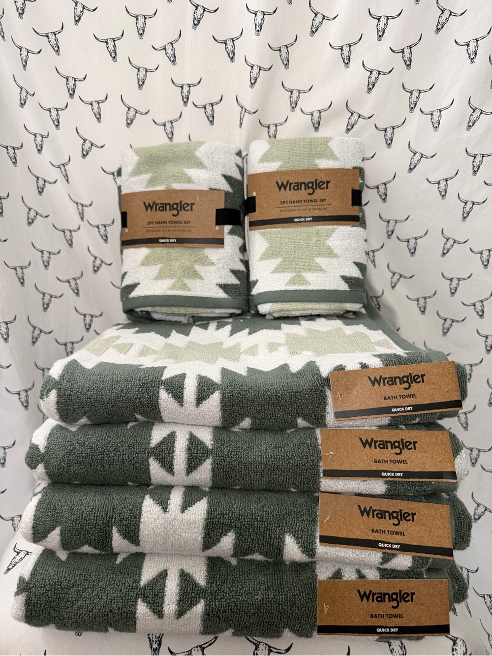 Wrangler Green and White Geometric Bath Towel Set